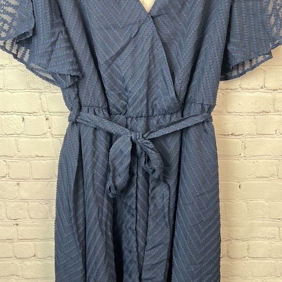 BloomChic Navy Geometric Mesh Ruffle Sleeve Pocket Wrap Dress Plus Size 1X - Picture 8 of 10
